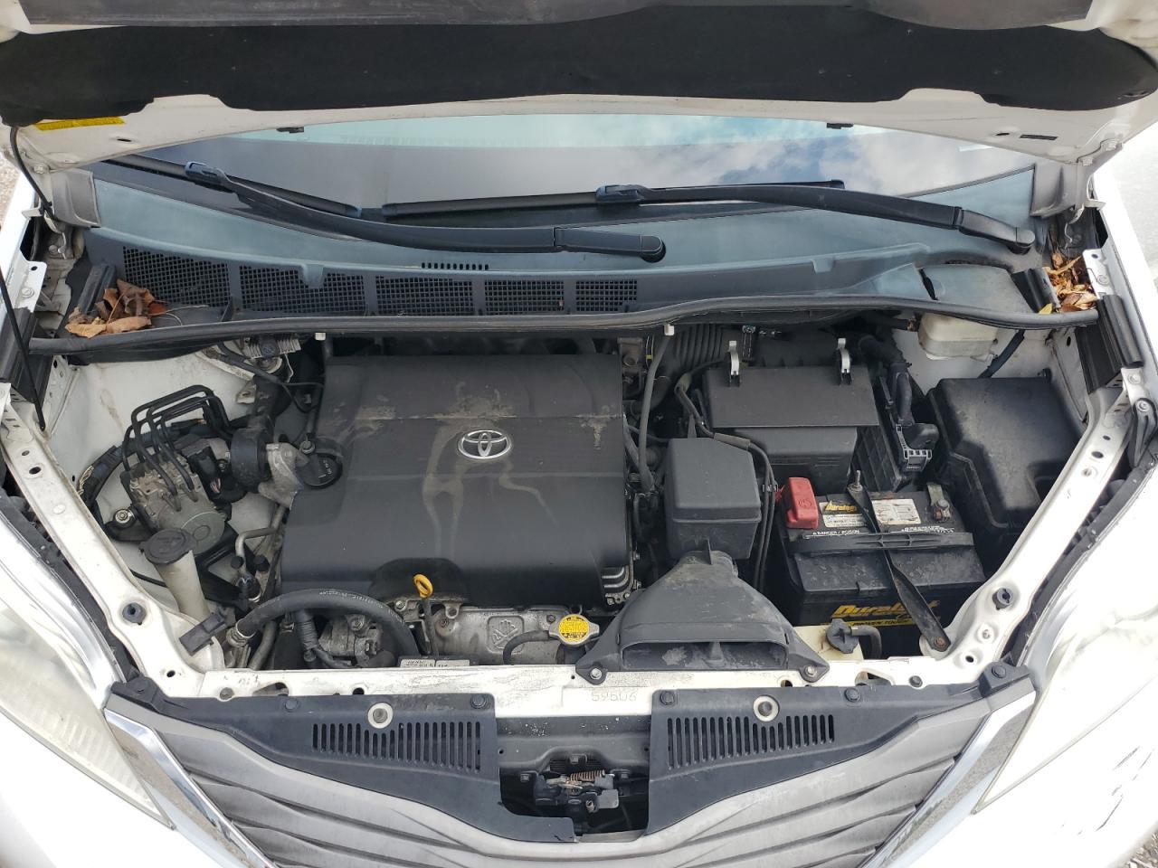 2012 TOYOTA SIENNA