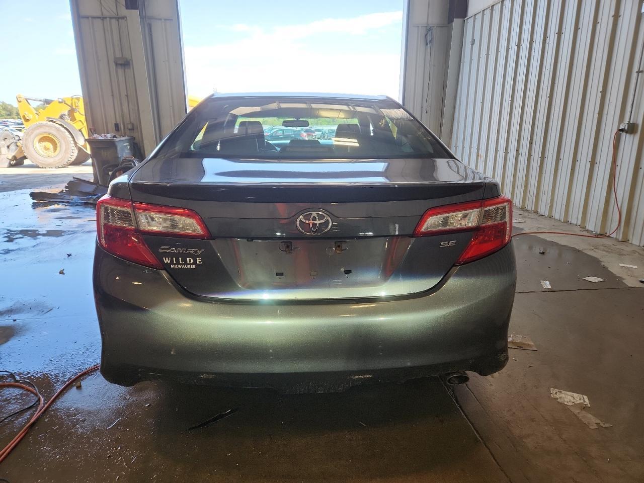 2014 TOYOTA CAMRY