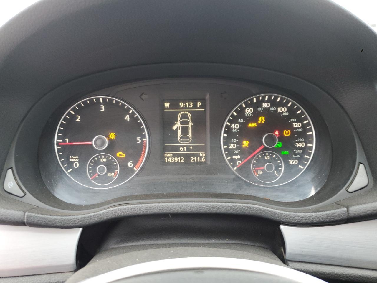 2012 VOLKSWAGEN Passat