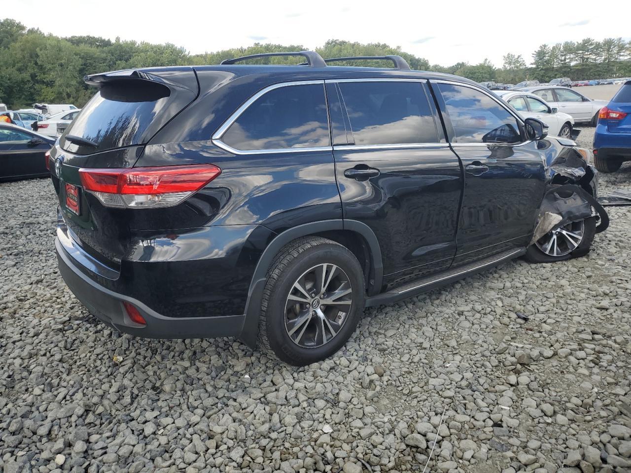 2017 TOYOTA HIGHLANDER