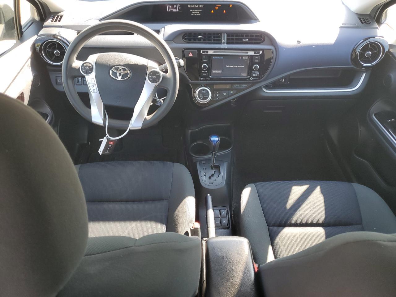 2017 TOYOTA Prius c
