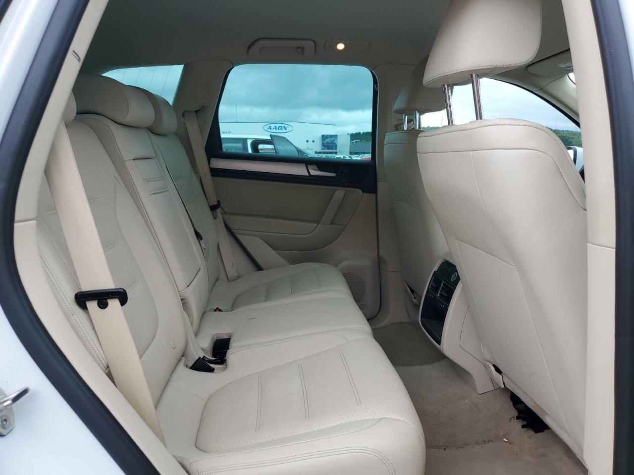 2014 VOLKSWAGEN Touareg