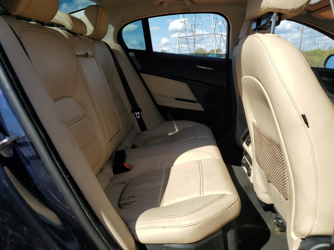 2019 JAGUAR XE