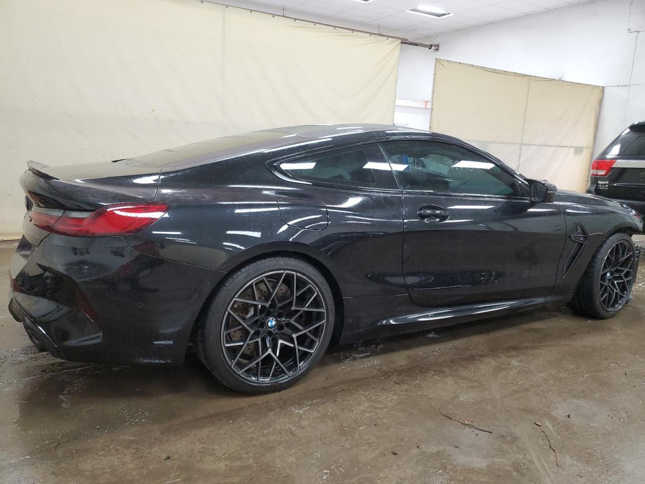 2022 BMW M8