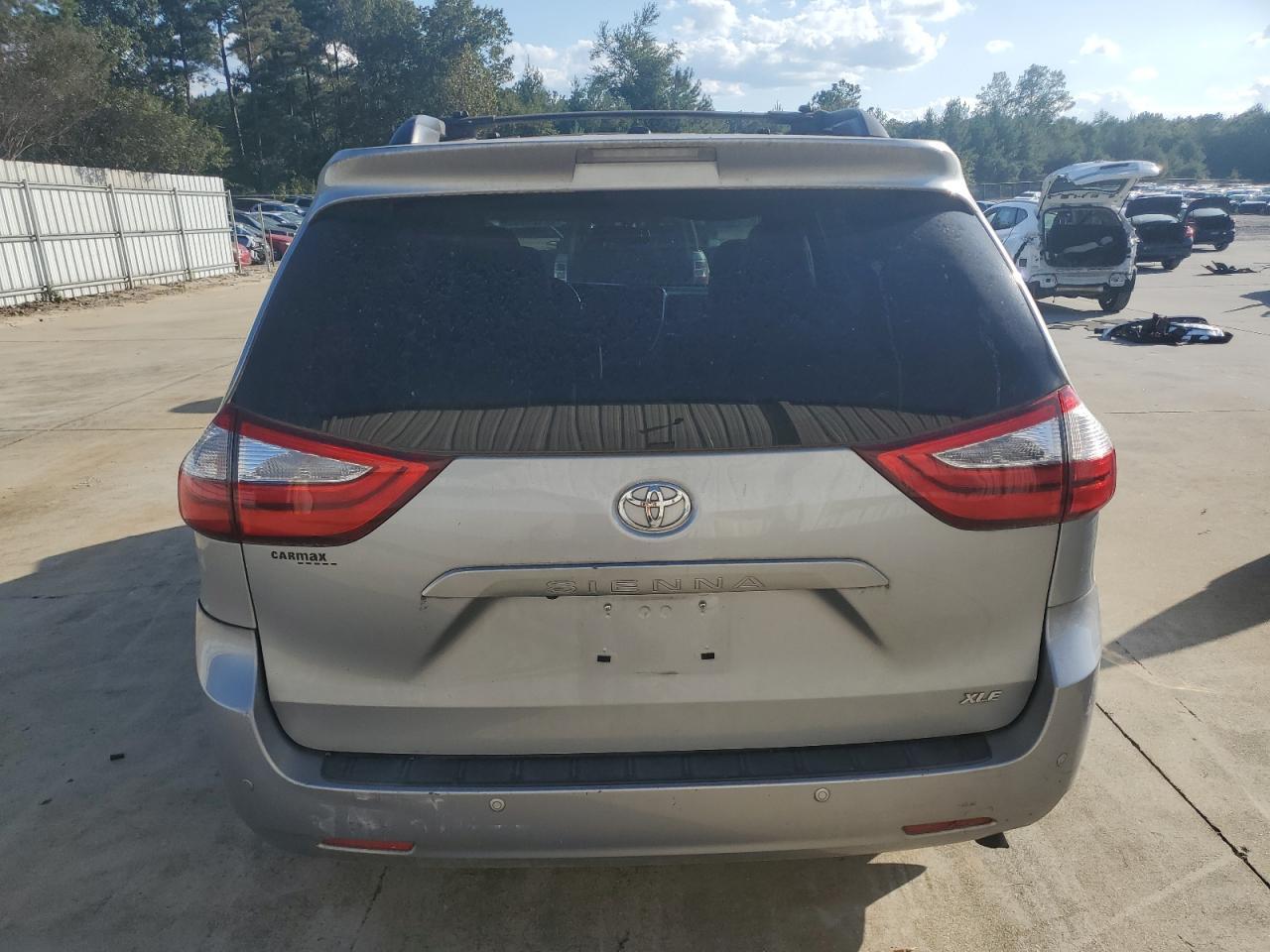 2016 TOYOTA SIENNA