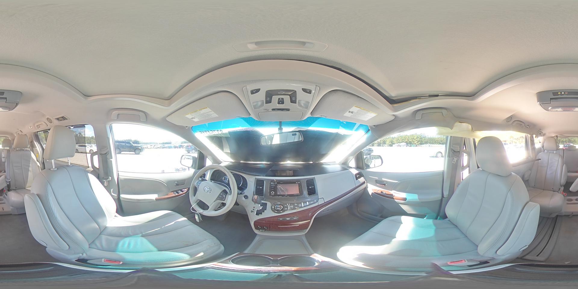 2014 TOYOTA SIENNA