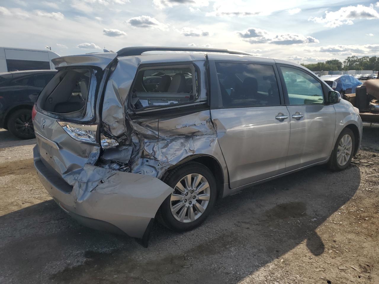 2014 TOYOTA SIENNA
