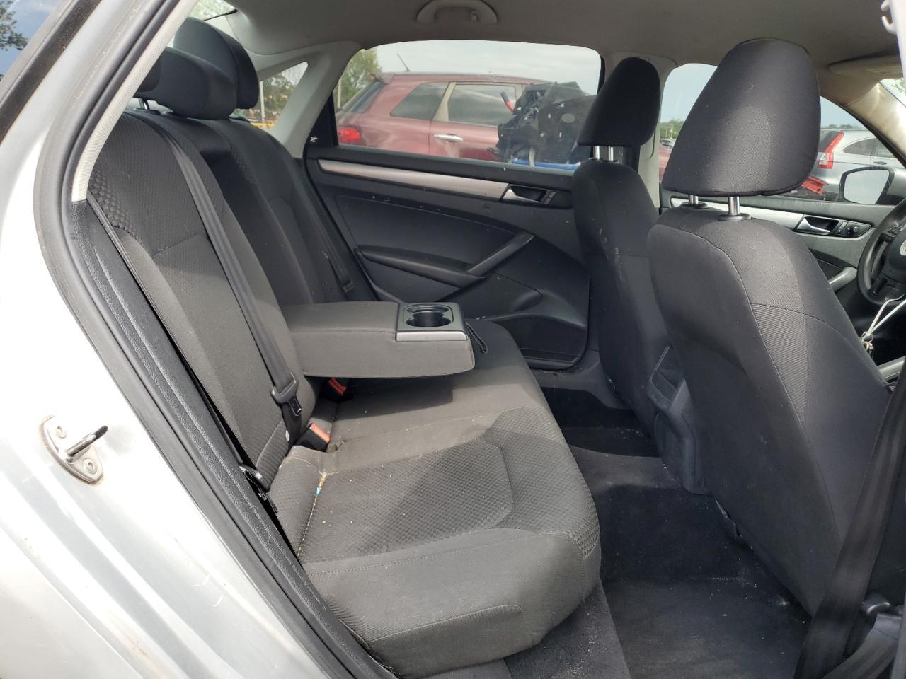 2014 VOLKSWAGEN Passat