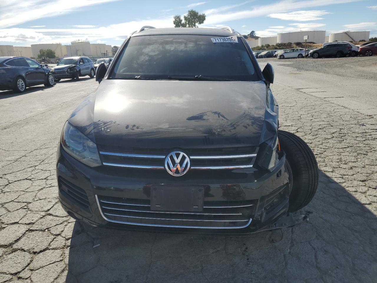 2012 VOLKSWAGEN Touareg
