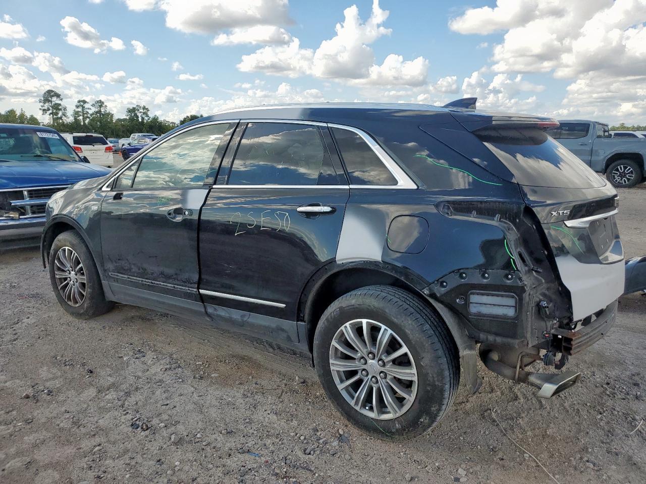 2017 CADILLAC XT5