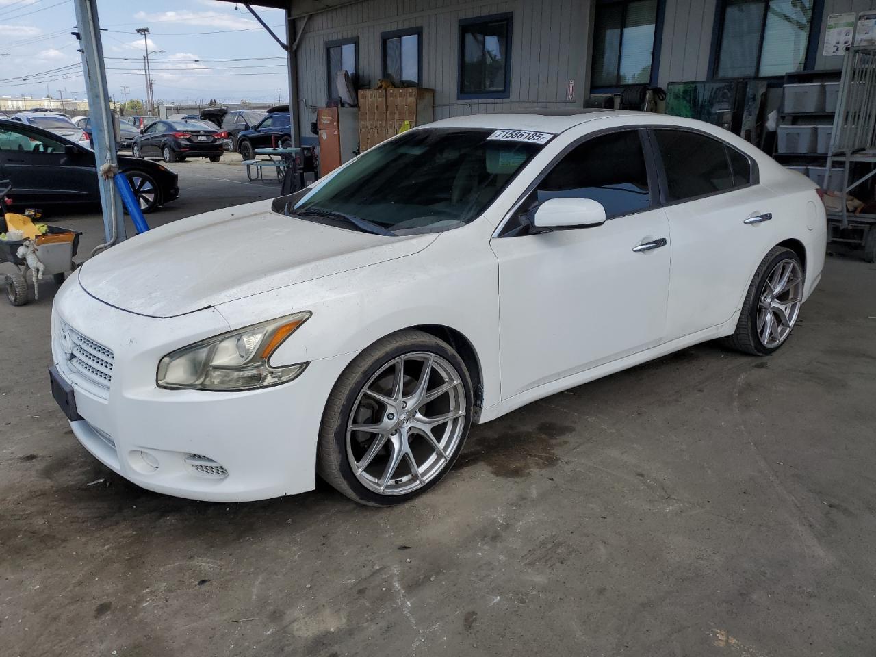 2011 NISSAN Maxima