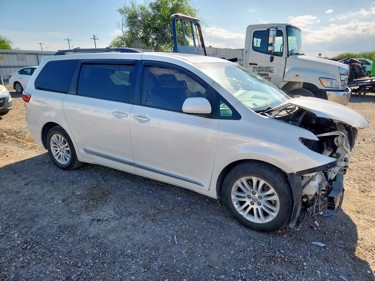 2016 TOYOTA SIENNA
