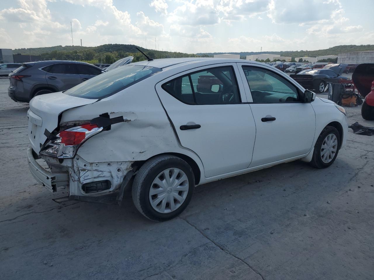 2016 NISSAN VERSA