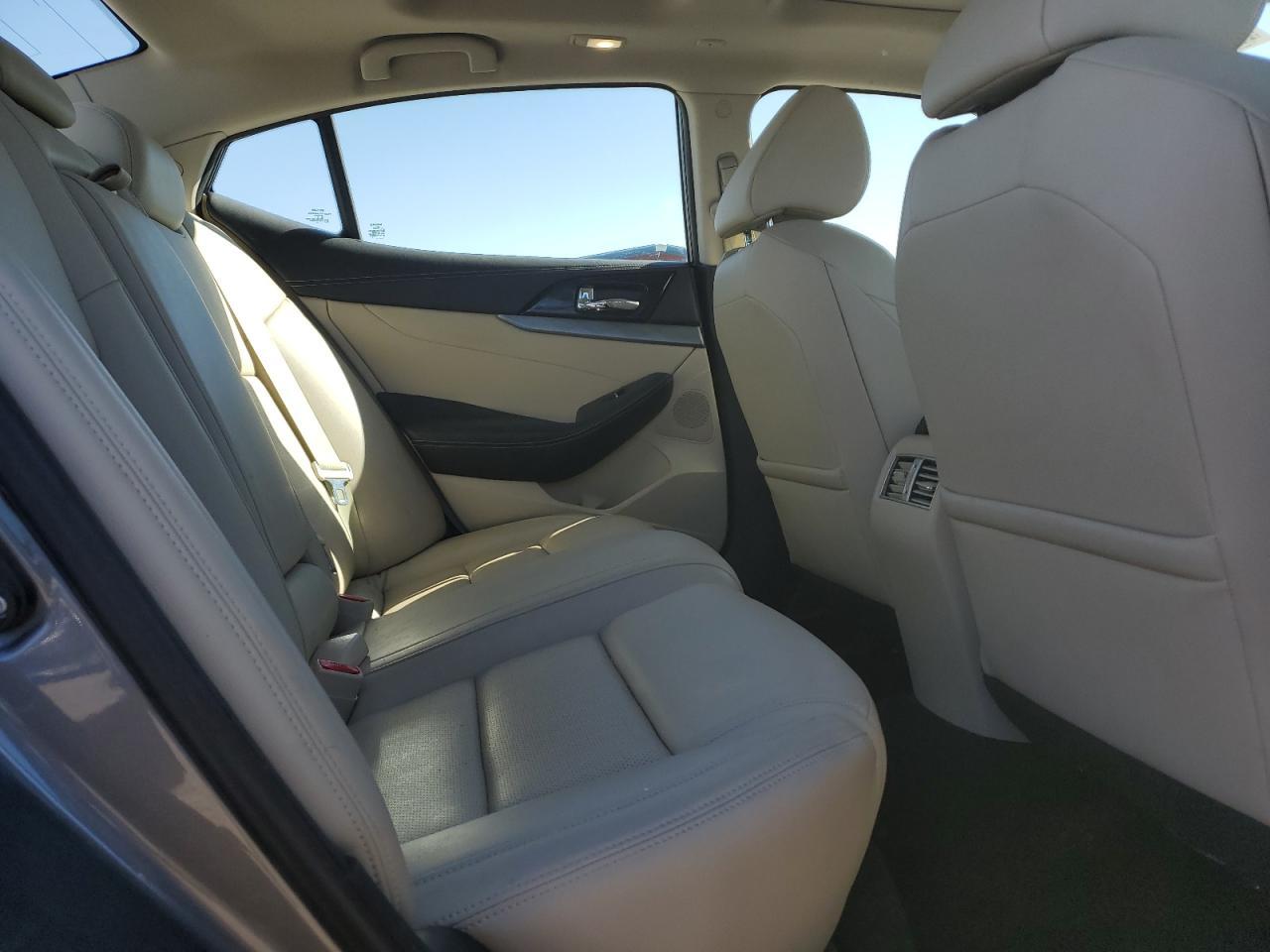 2016 NISSAN Maxima