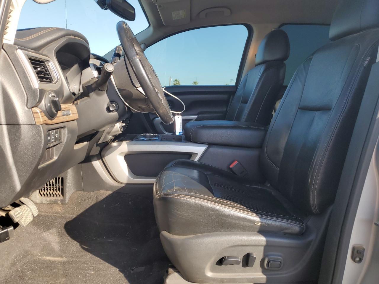 2016 NISSAN Titan