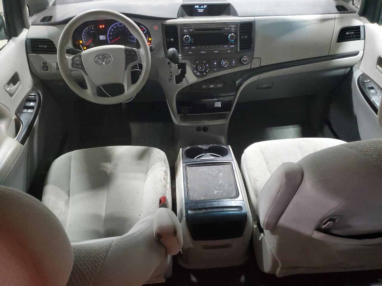 2012 TOYOTA SIENNA