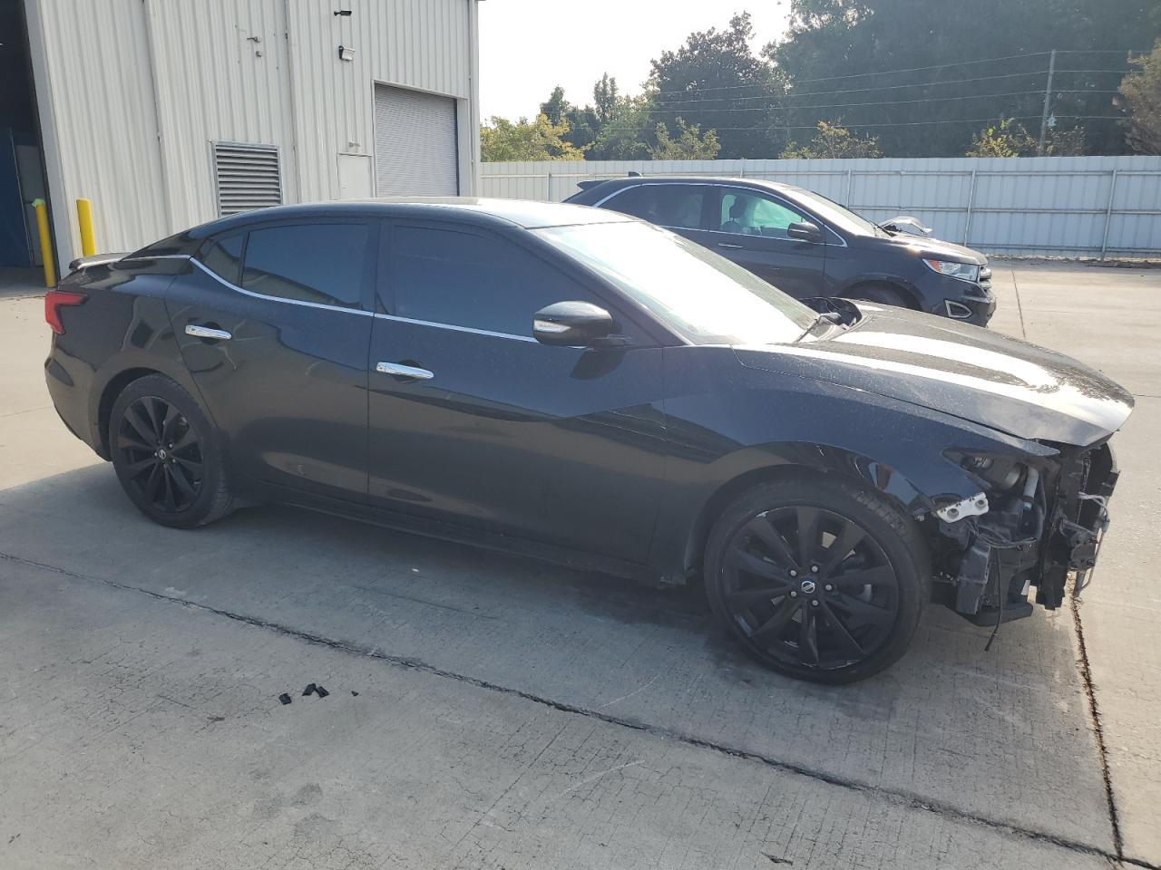 2017 NISSAN Maxima