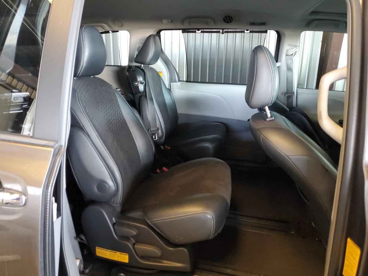 2014 TOYOTA SIENNA