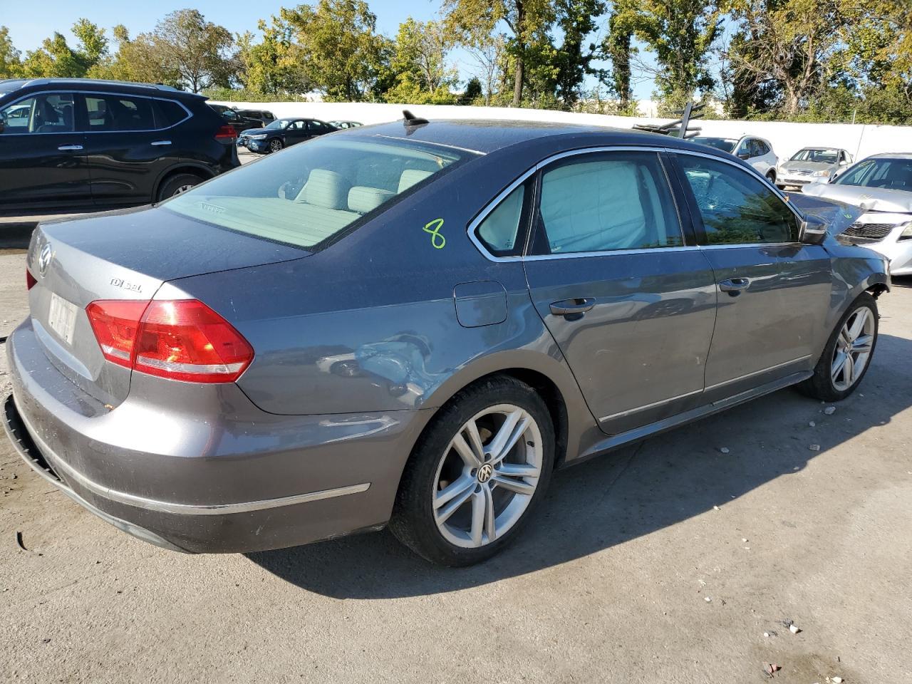 2014 VOLKSWAGEN Passat