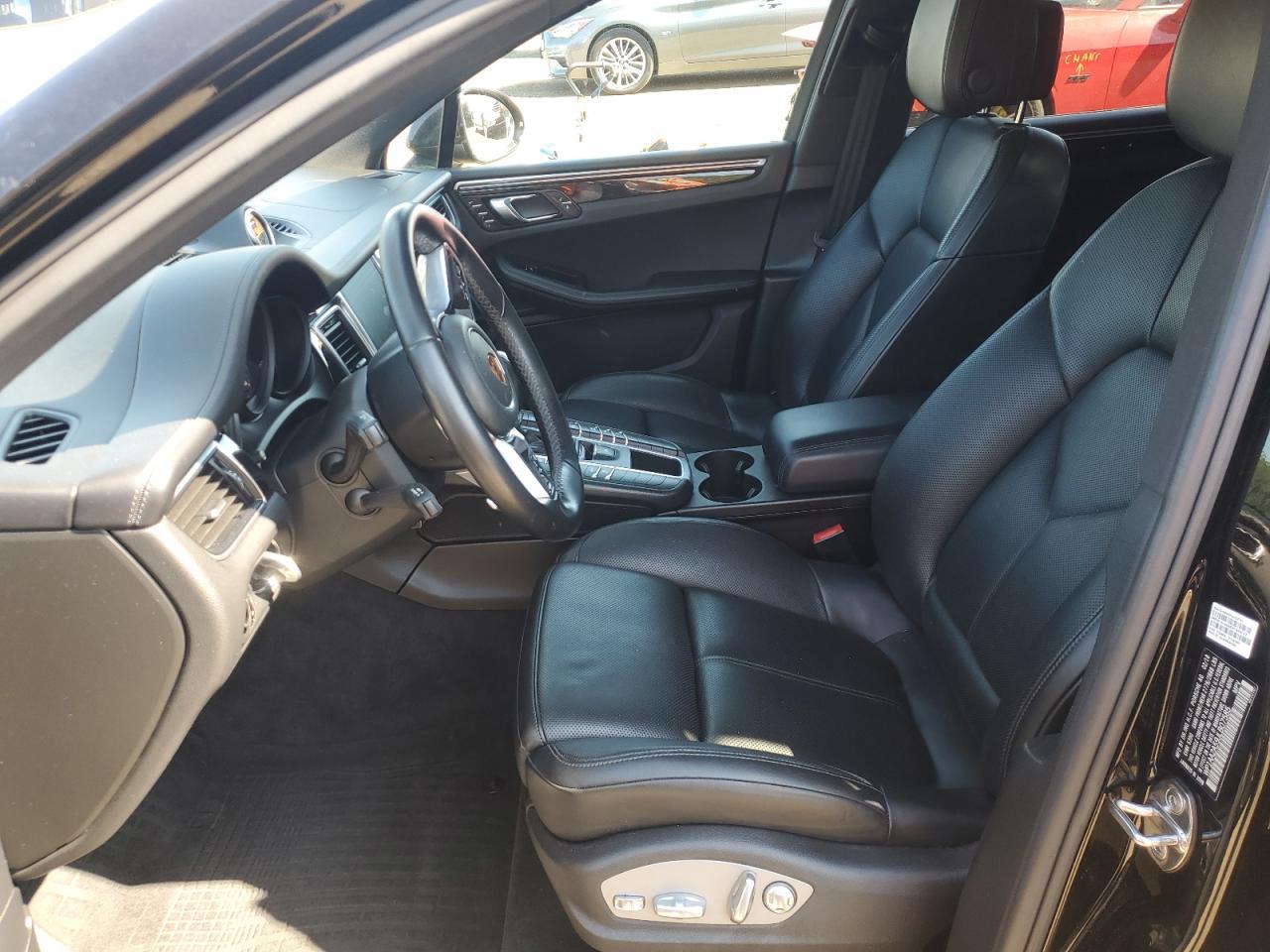 2018 PORSCHE Macan