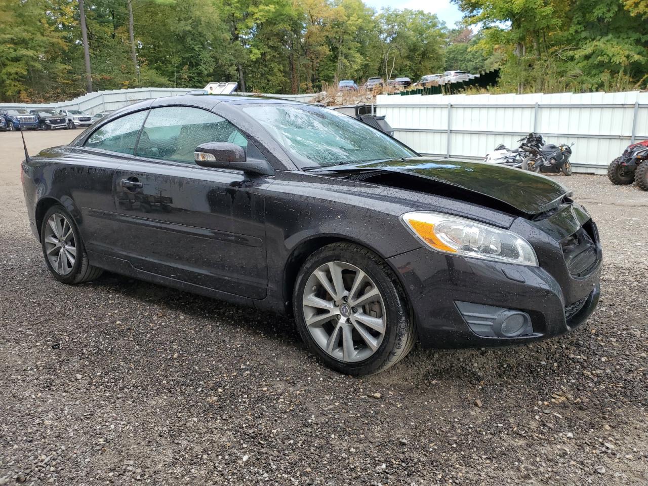 2011 VOLVO C70