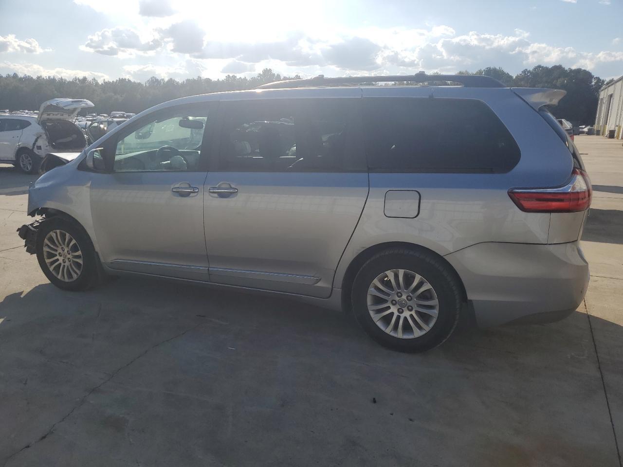 2016 TOYOTA SIENNA