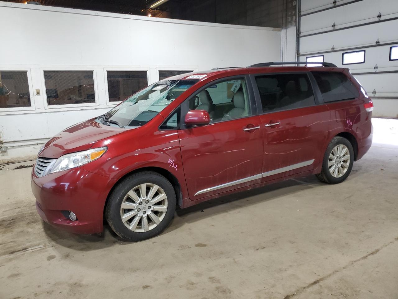 2012 TOYOTA SIENNA