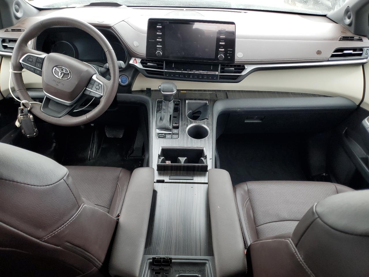 2024 TOYOTA SIENNA