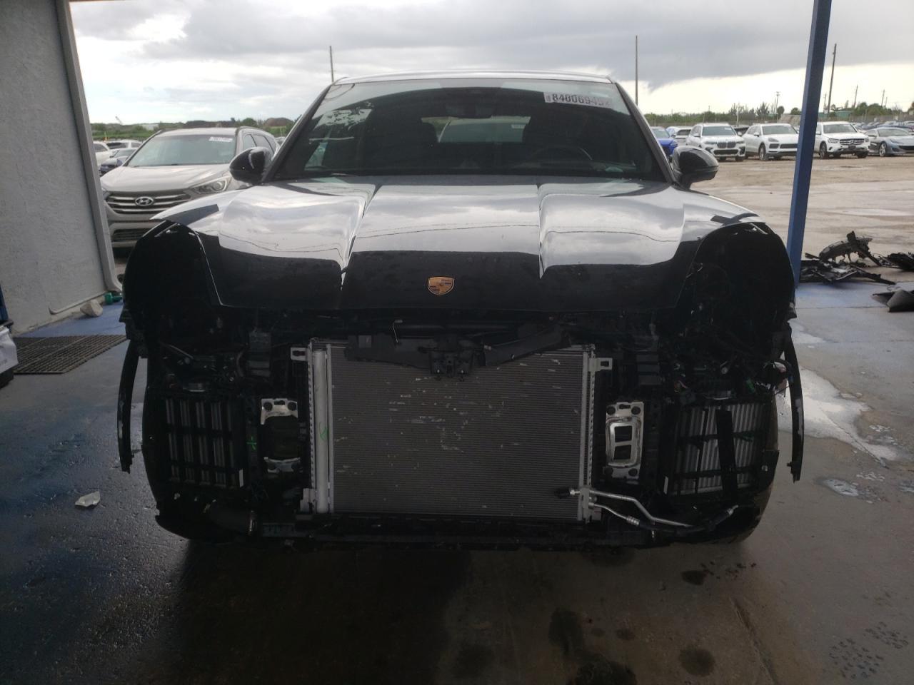 2025 PORSCHE CAYENNE