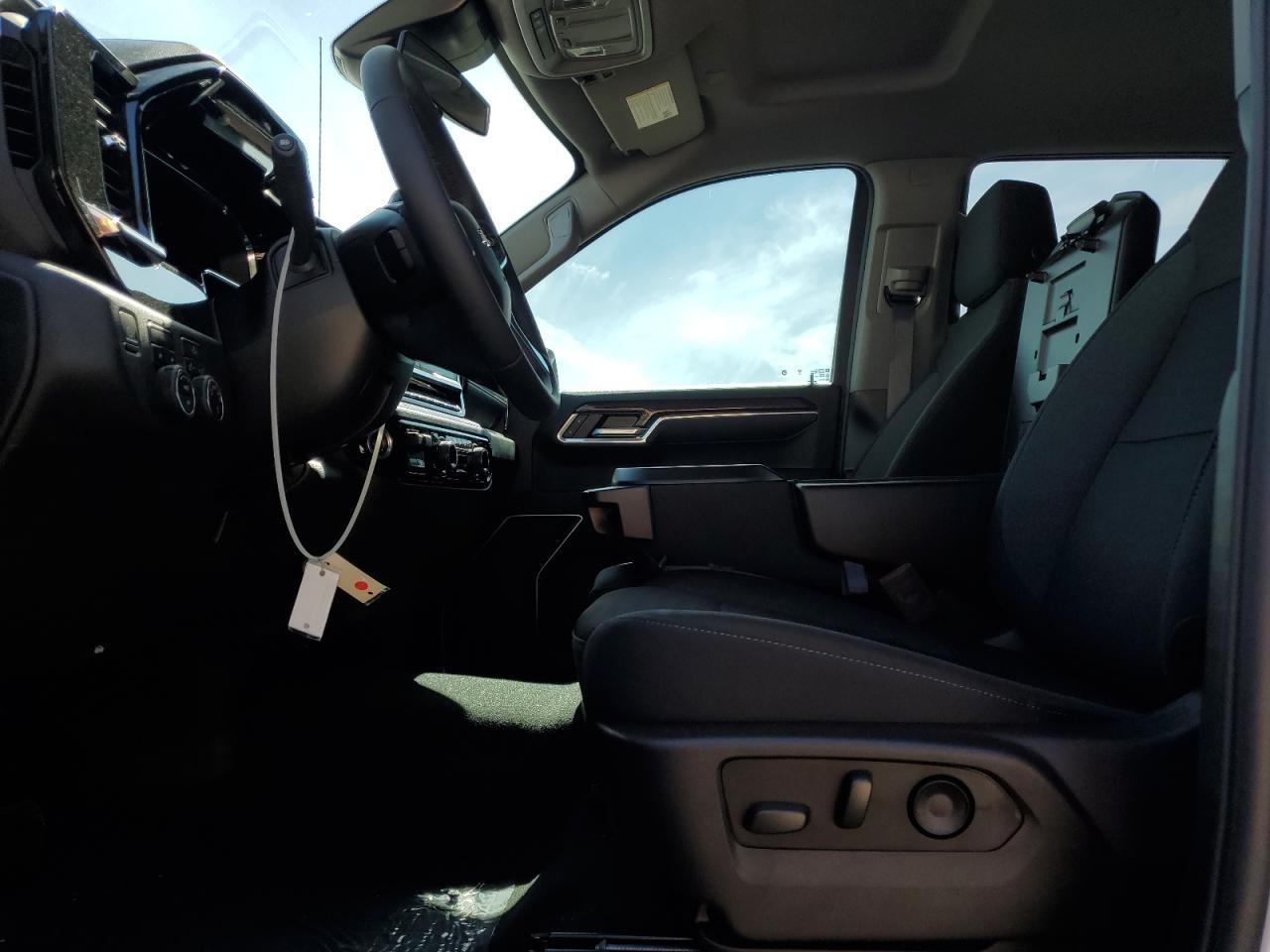 2025 CHEVROLET Silverado