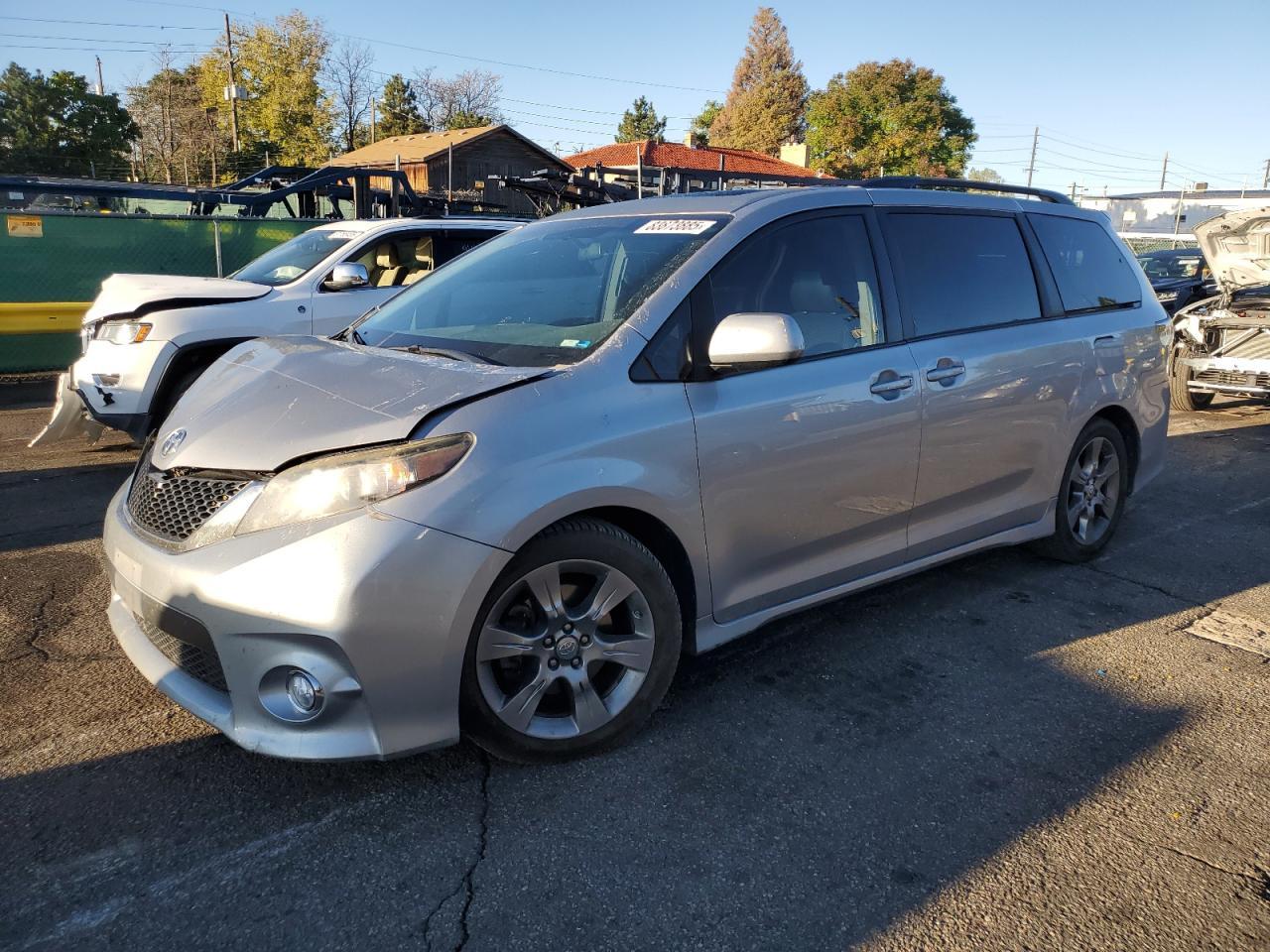 2011 TOYOTA SIENNA