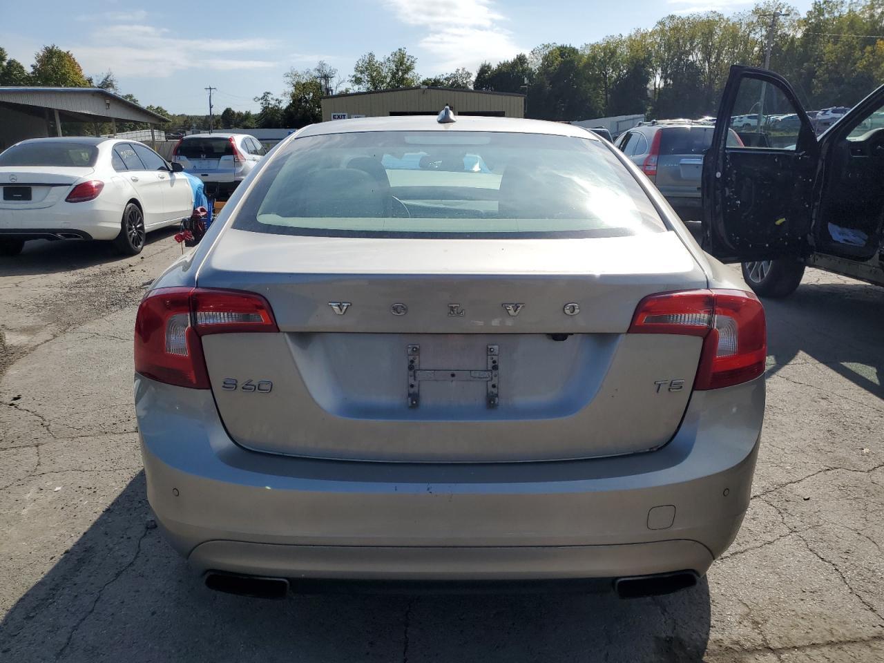2014 VOLVO S60