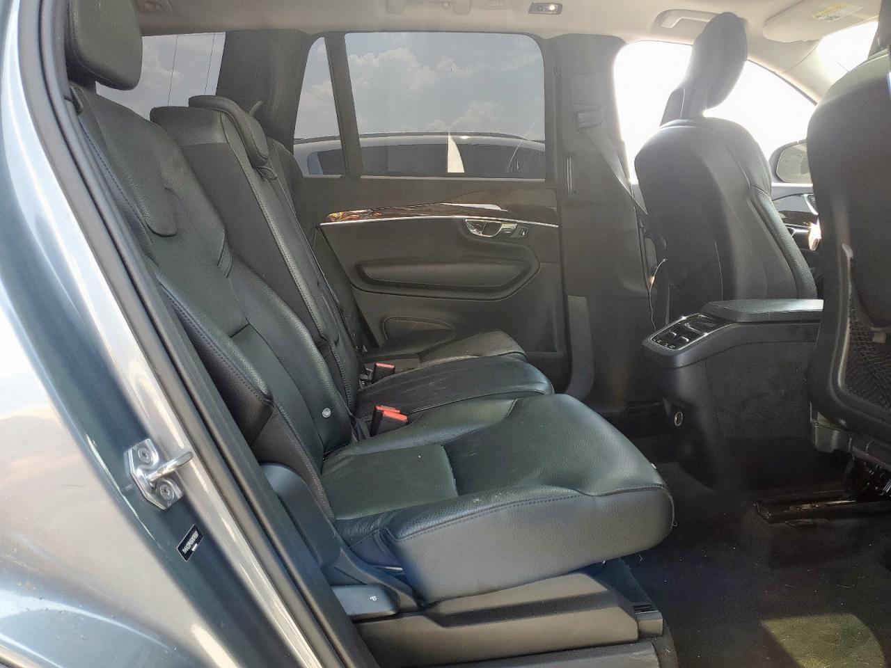 2016 VOLVO XC90