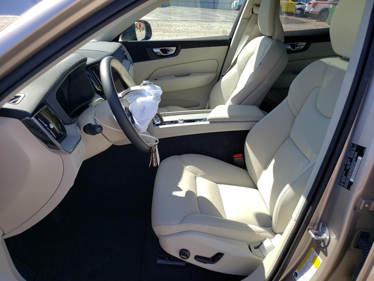 2025 VOLVO XC60