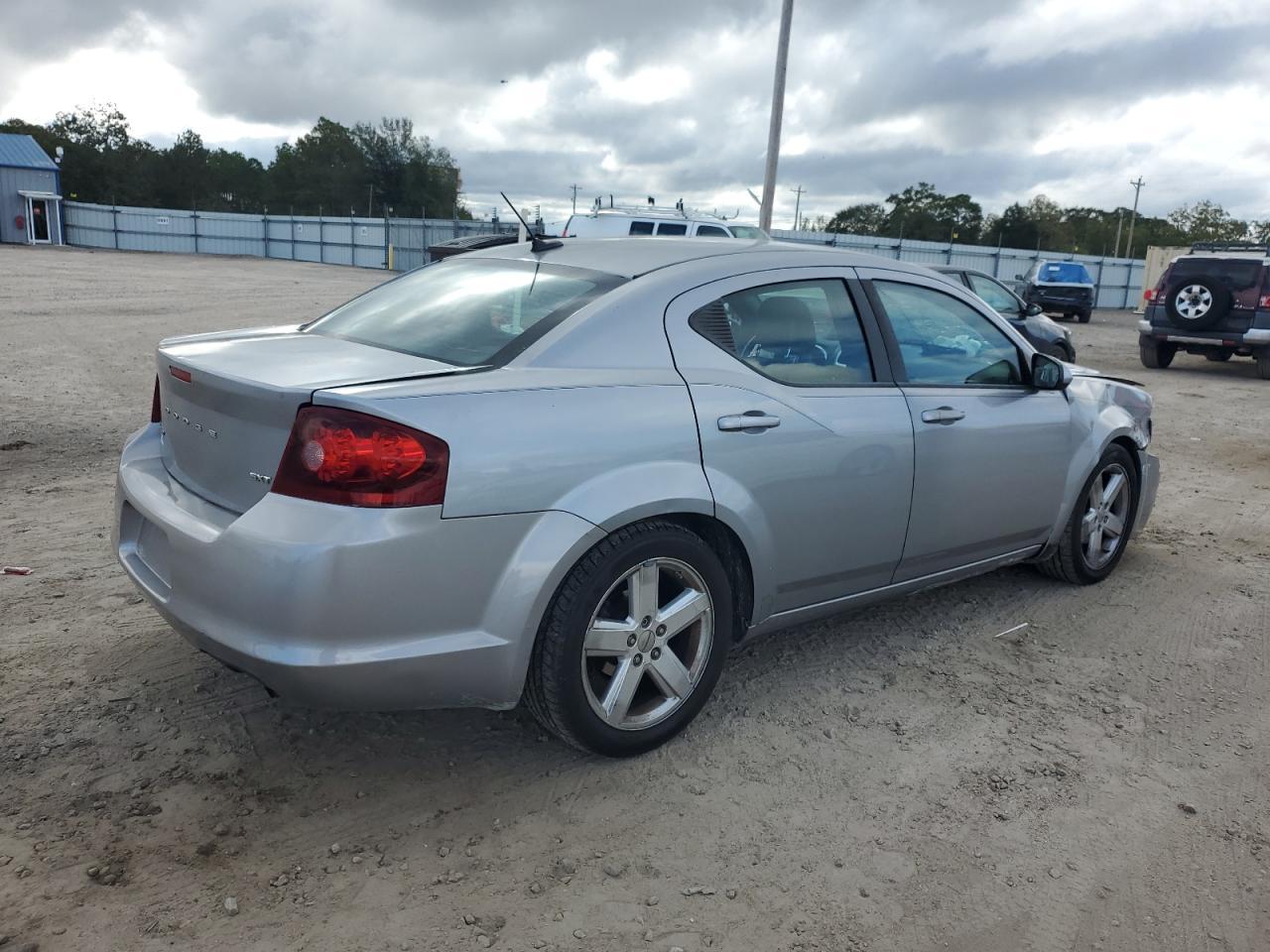 2013 DODGE Avenger