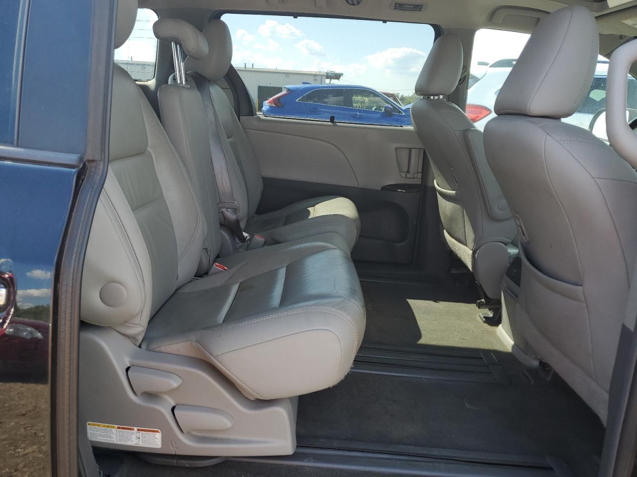 2016 TOYOTA SIENNA
