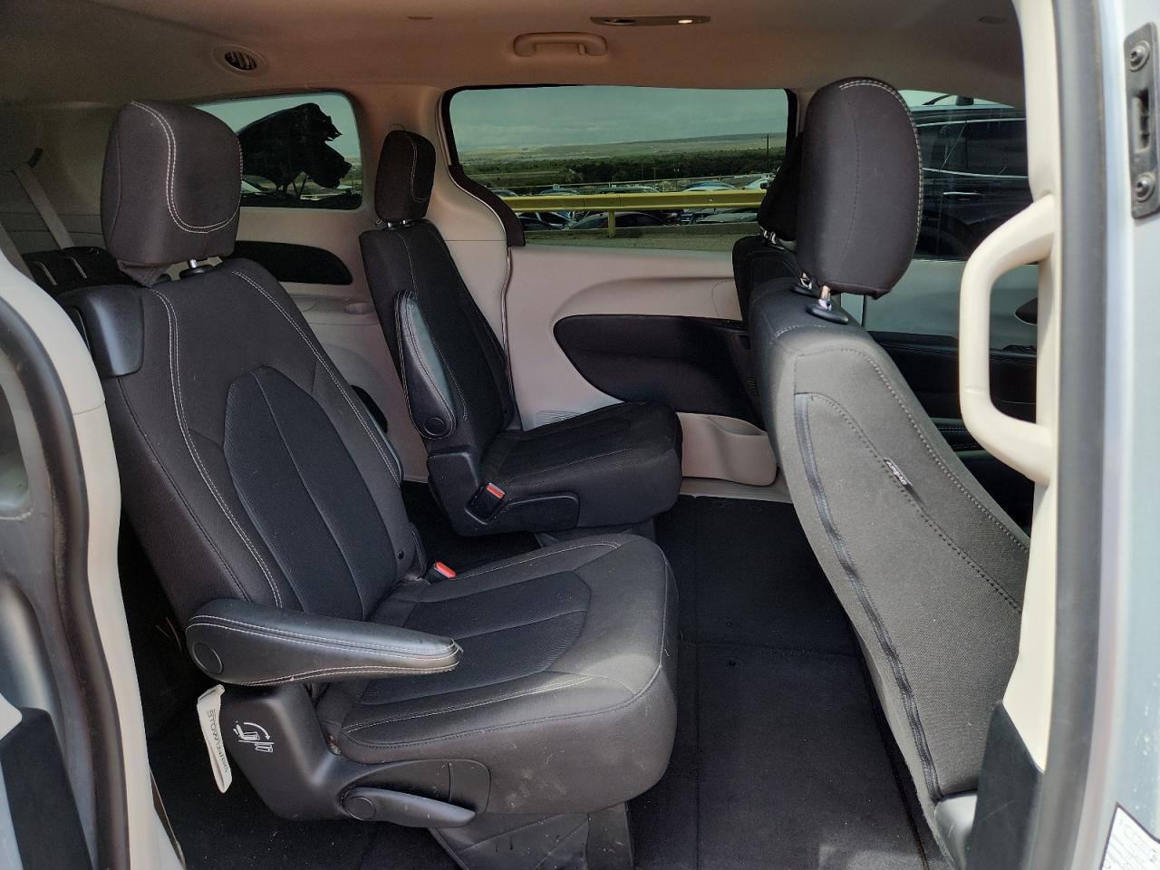 2022 CHRYSLER Voyager