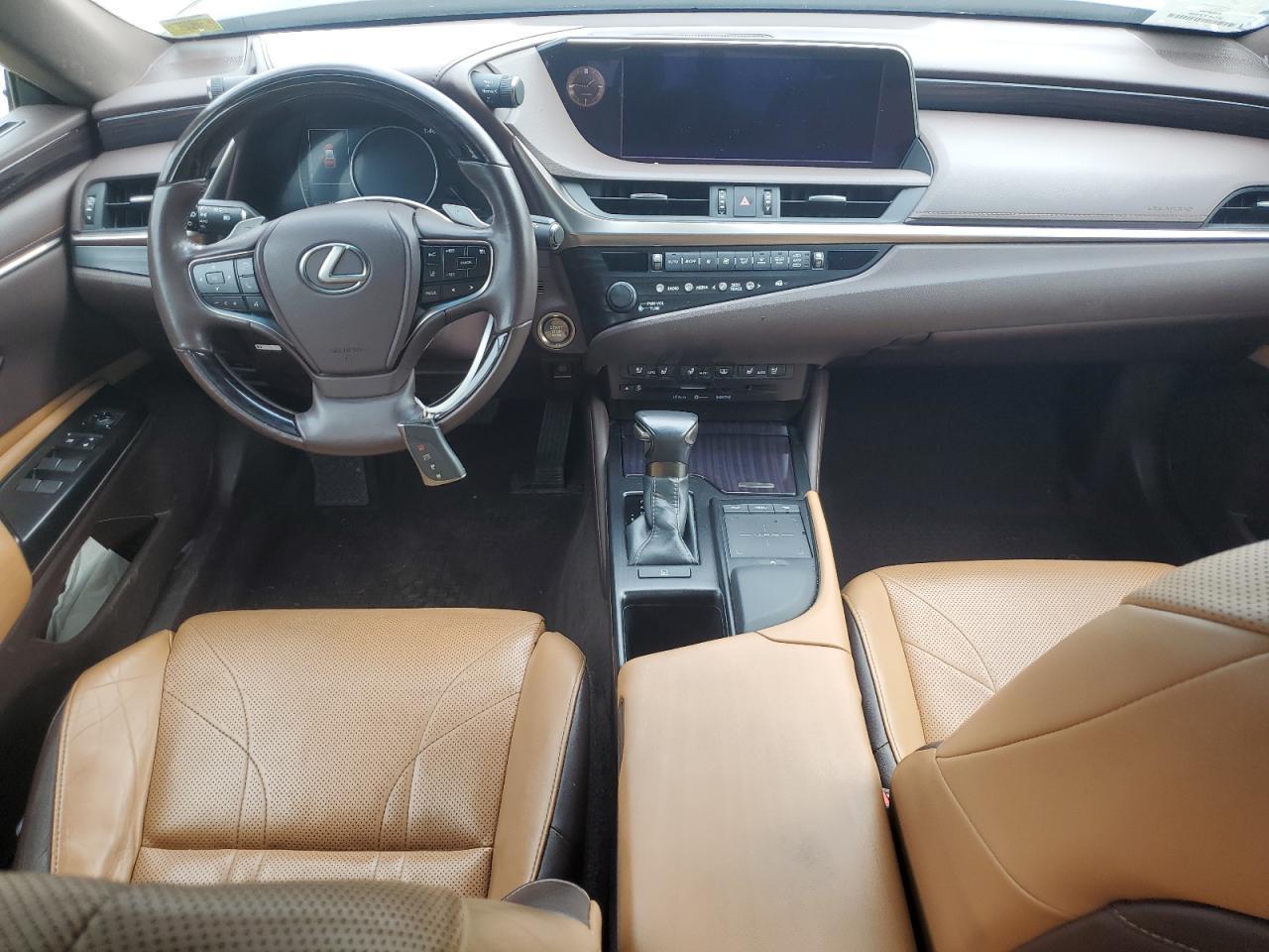 2019 LEXUS Es