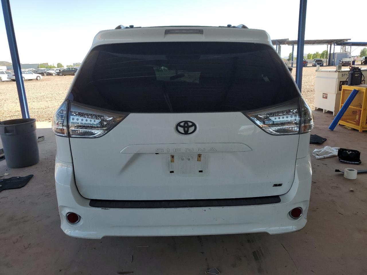 2016 TOYOTA SIENNA
