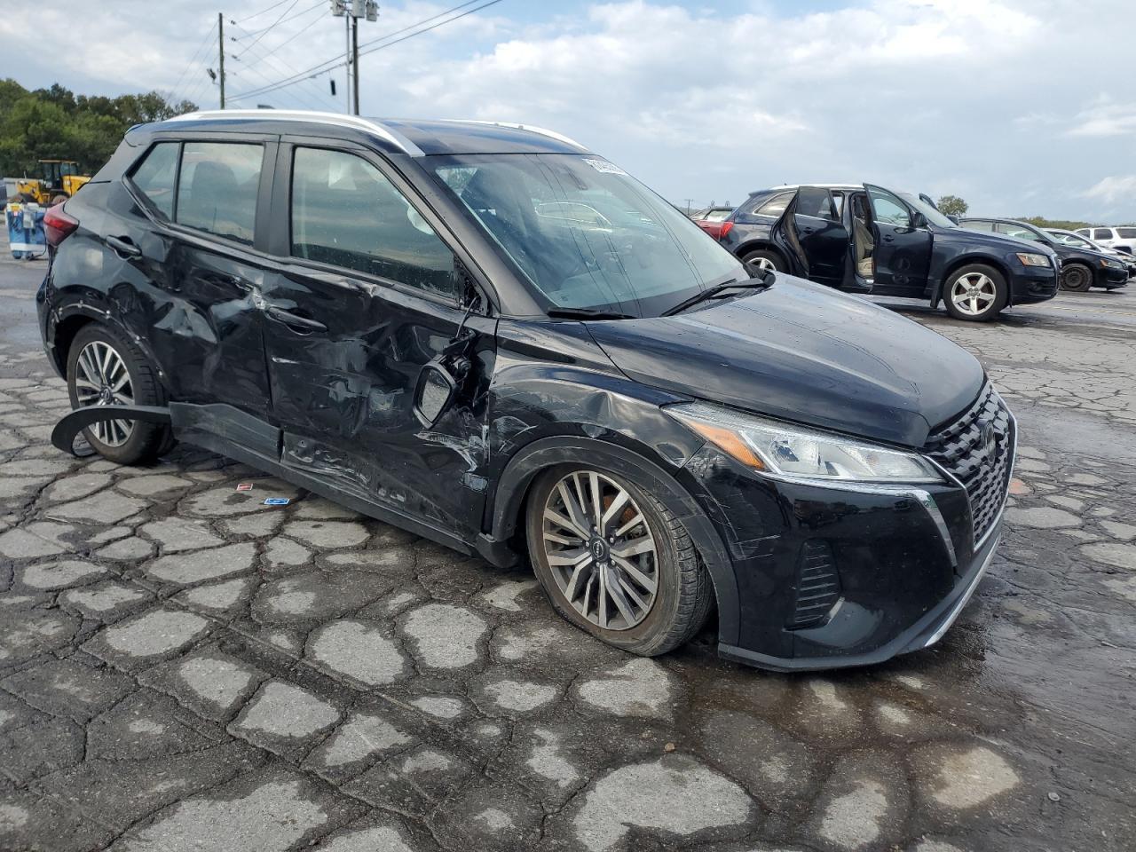 2023 NISSAN KICKS