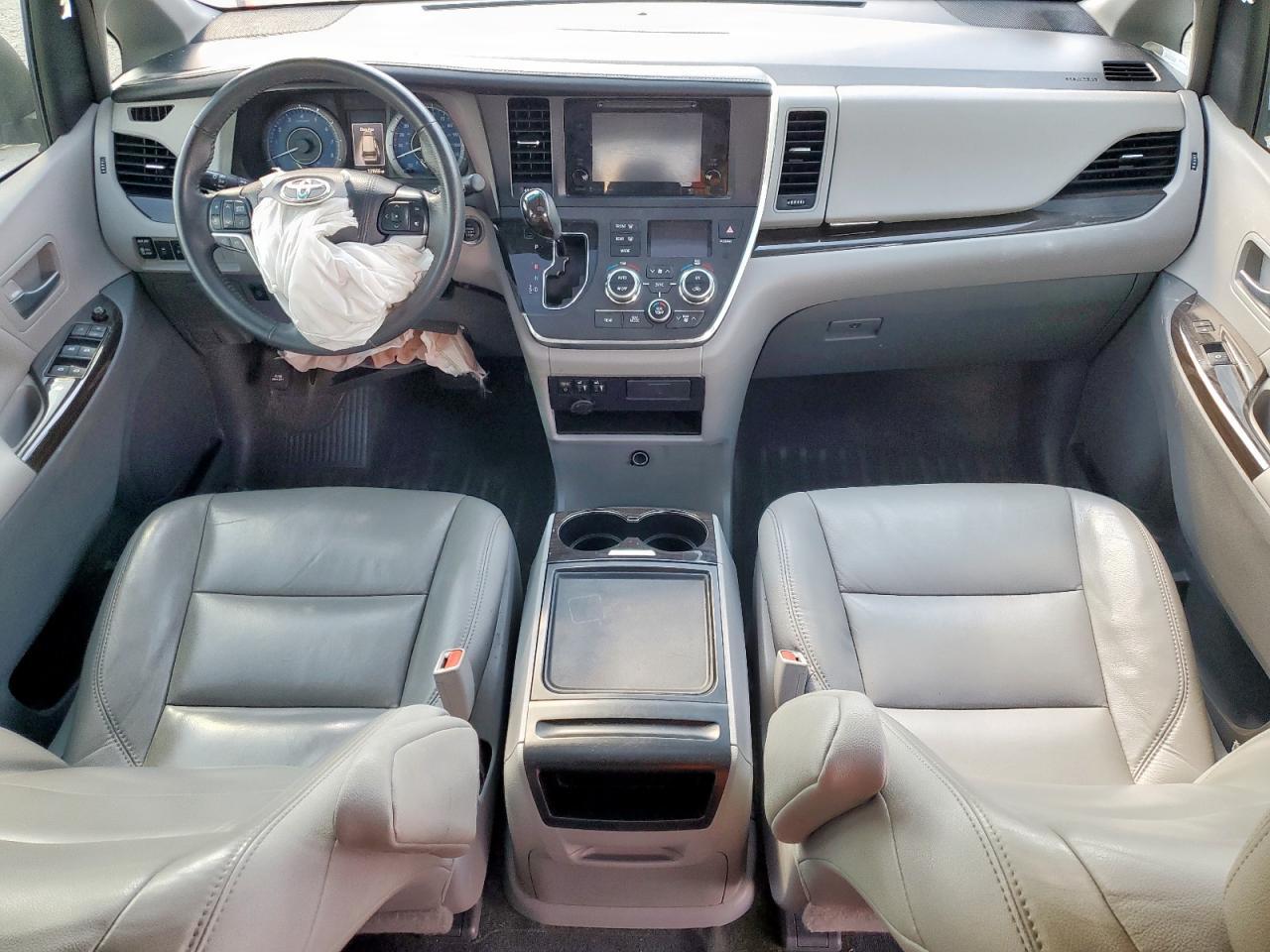 2017 TOYOTA SIENNA