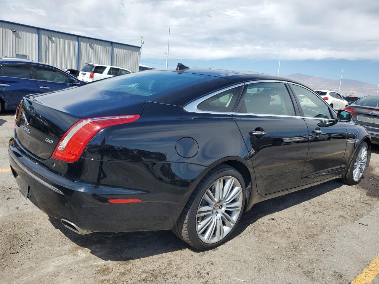 2015 JAGUAR Xj-Series