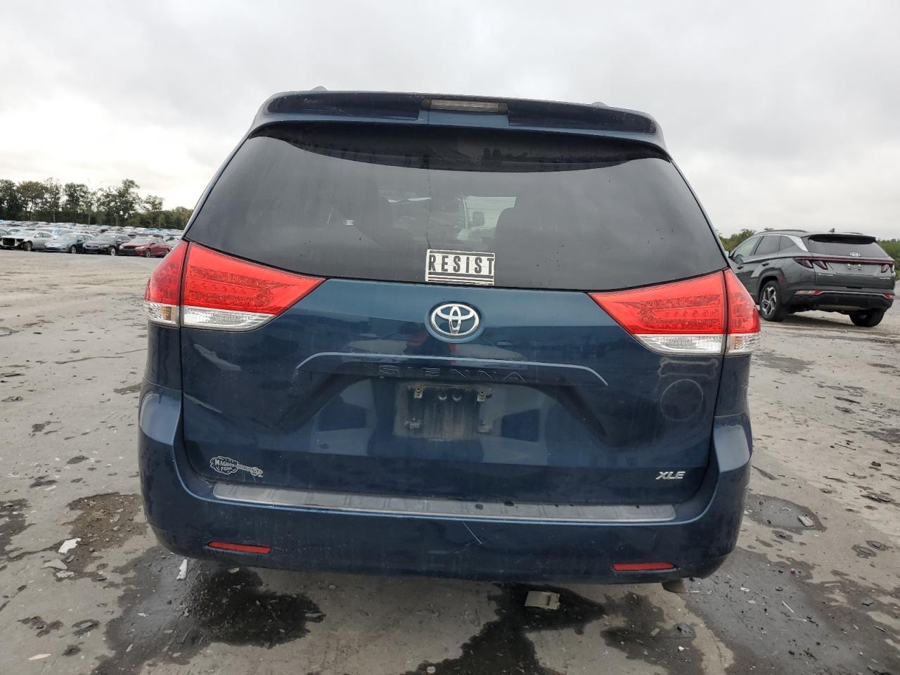 2012 TOYOTA SIENNA