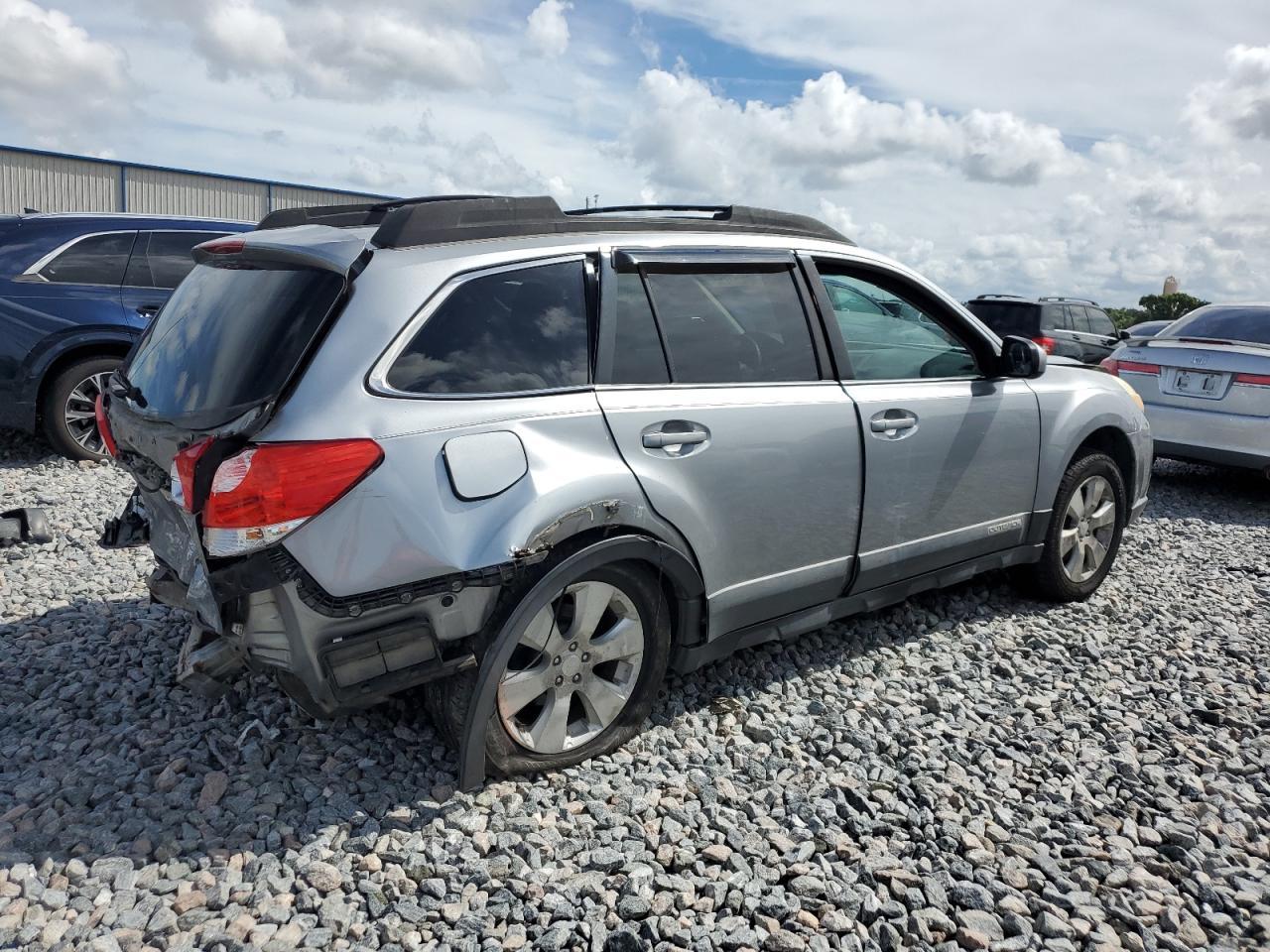 2010 SUBARU Outback