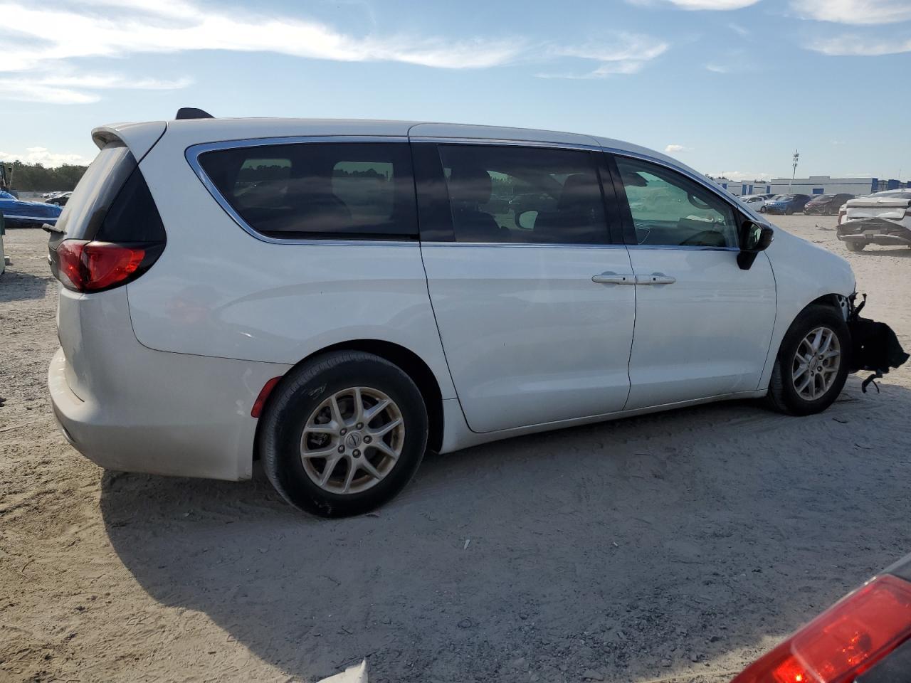 2024 CHRYSLER Voyager