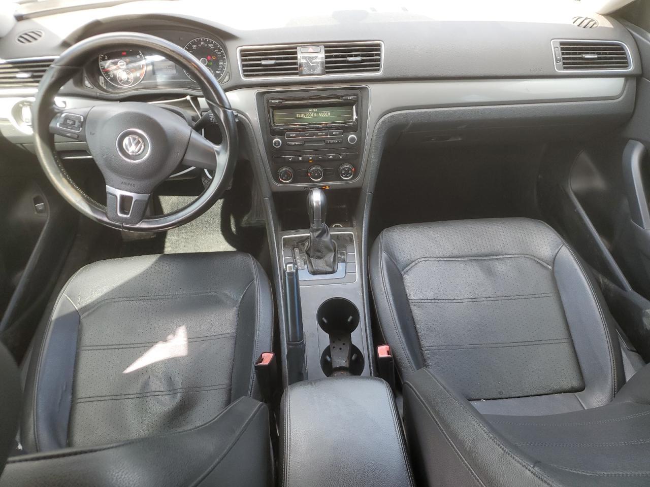 2014 VOLKSWAGEN Passat