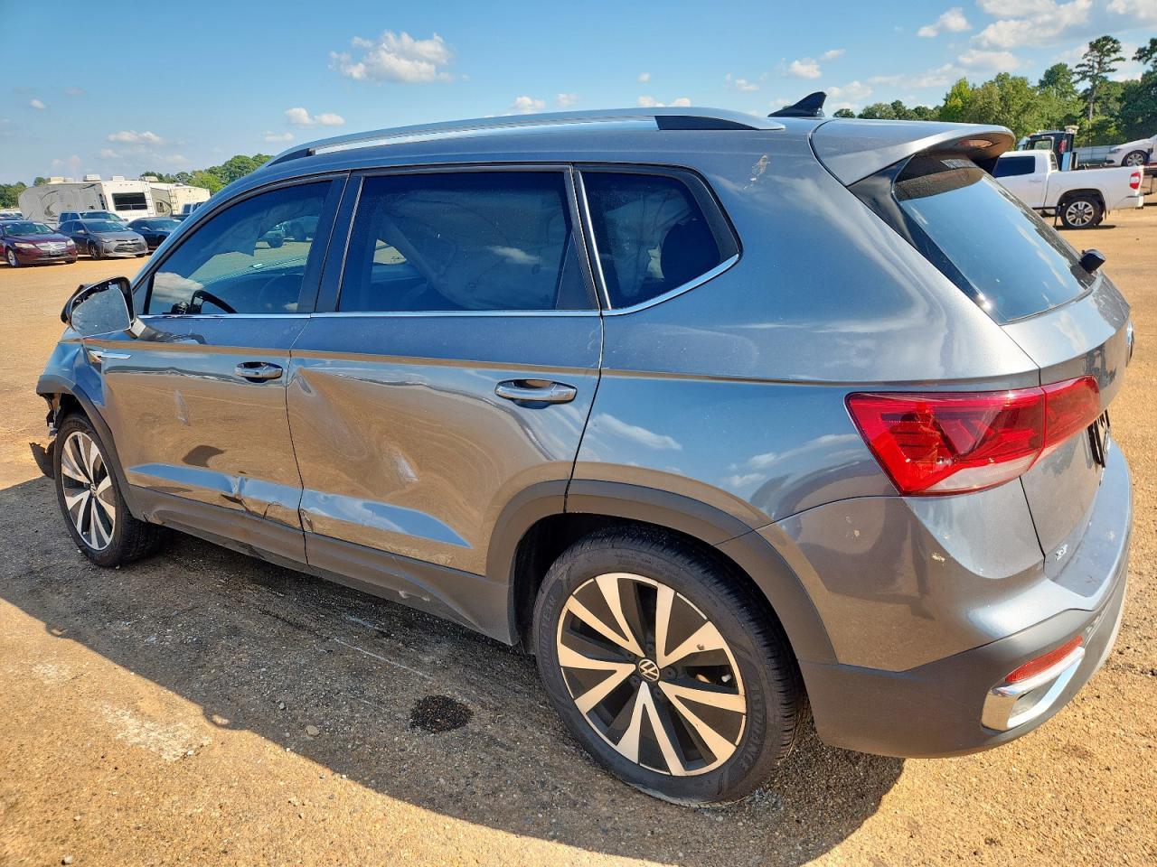 2024 VOLKSWAGEN Taos