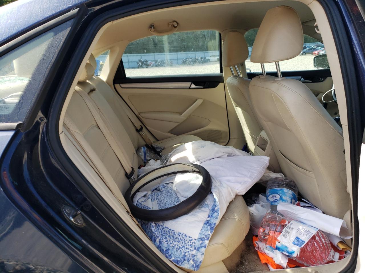 2014 VOLKSWAGEN Passat