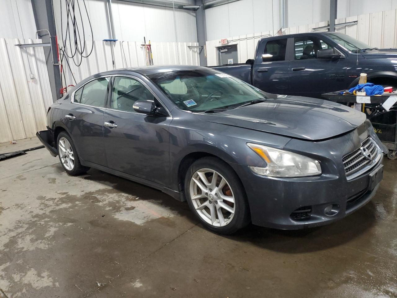 2009 NISSAN Maxima