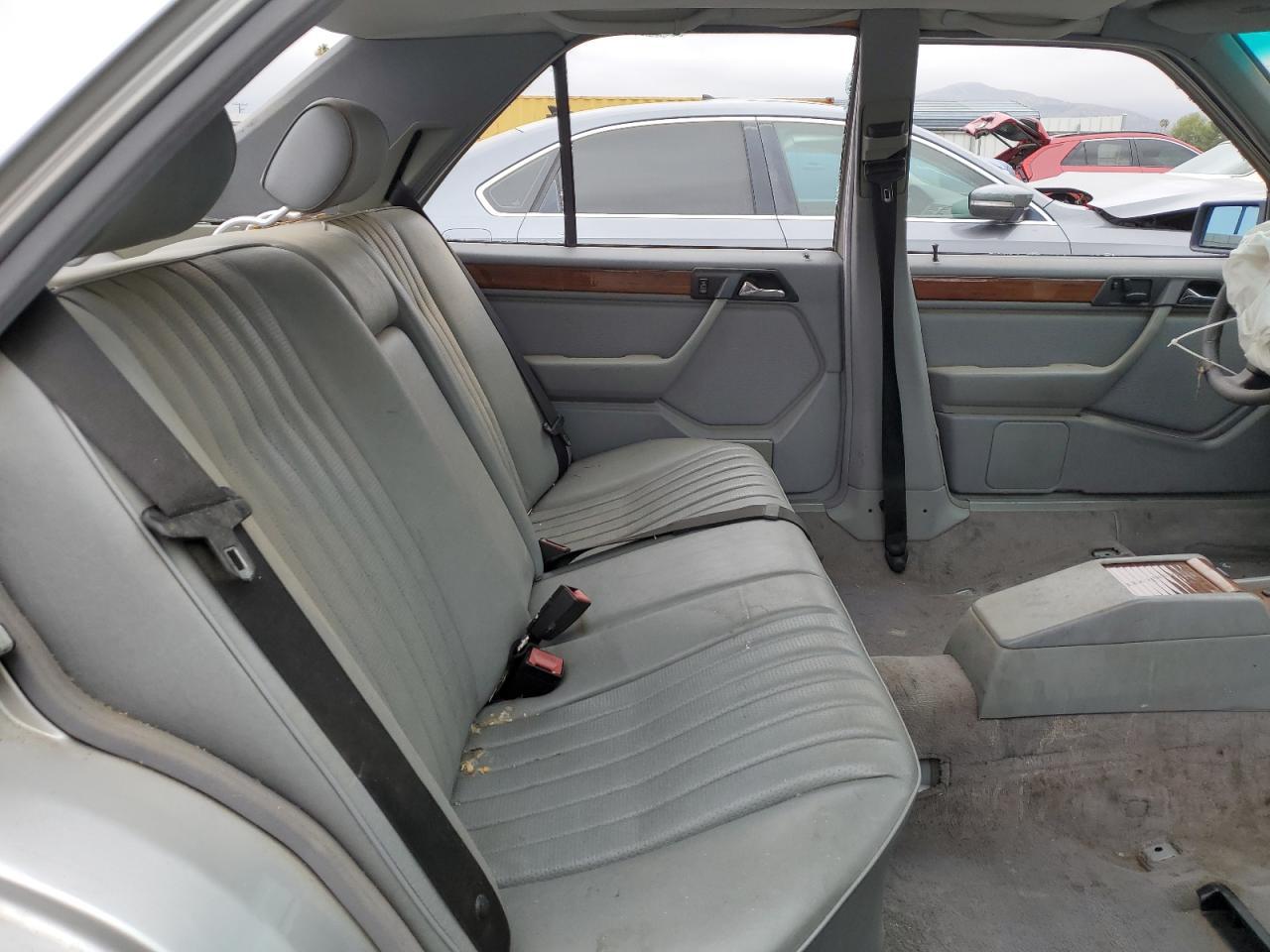 1995 MERCEDES-BENZ E-Class